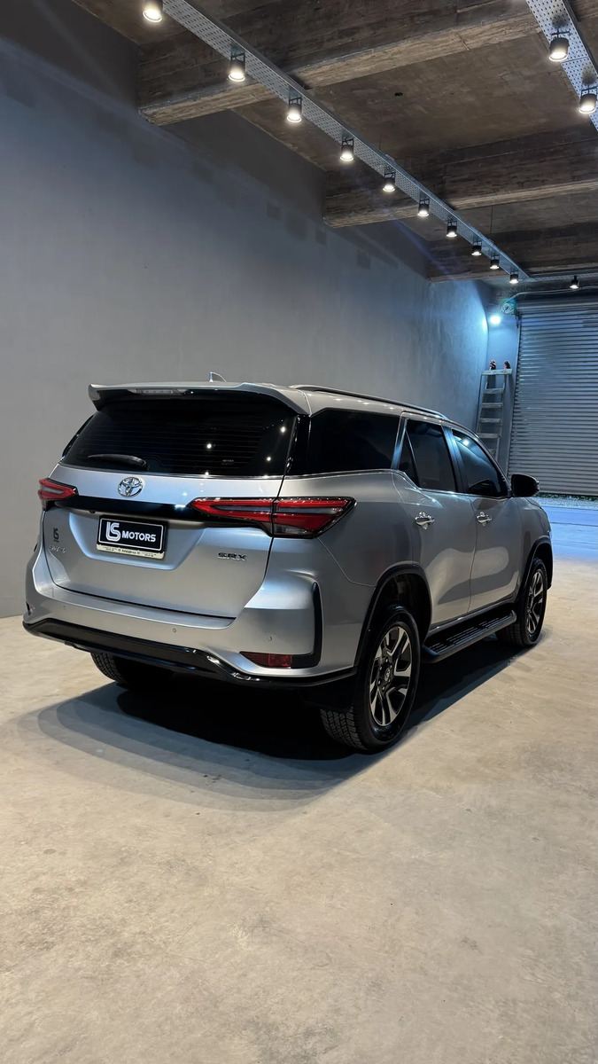 Miniatura 7 de Toyota Hilux SW4
