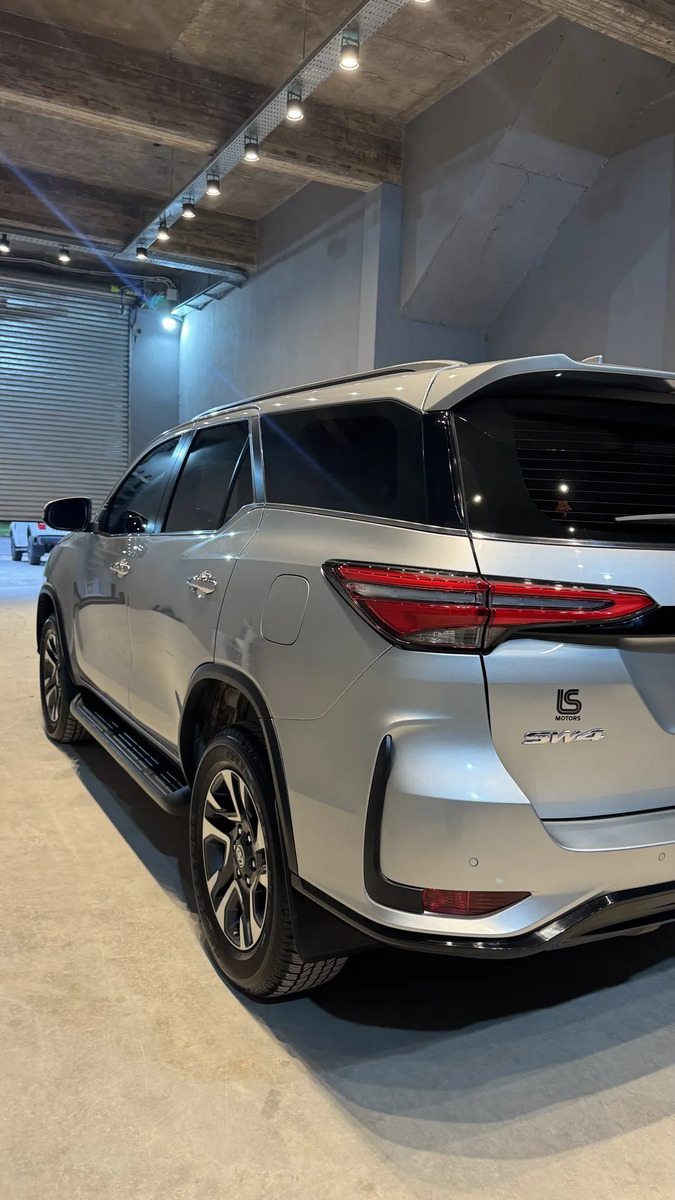 Miniatura 11 de Toyota Hilux SW4